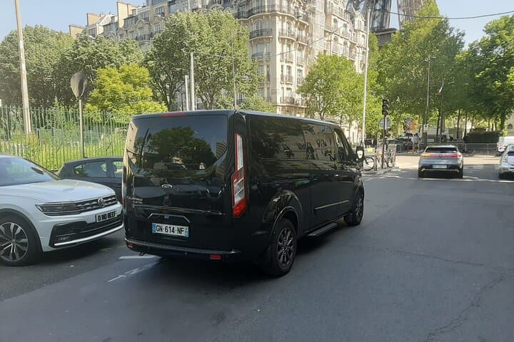 Private Transfer from Versailles to CDG / ORY airport or Paris