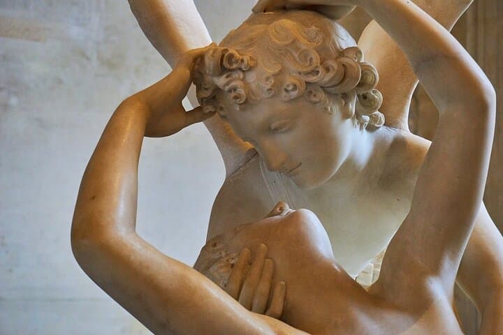 Louvre Private Tour in Chinese and English with a Certified Guide