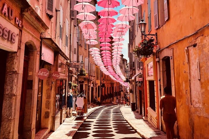 Provence Countryside and its Medieval Villages Private Tour