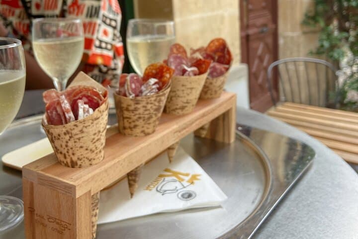 Bordeaux Historic and Gourmet Food Walking Tour