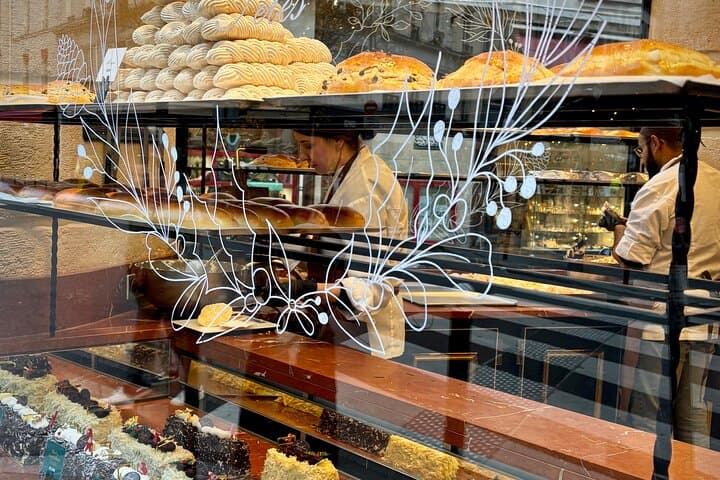 Walk through the gourmand Paris history