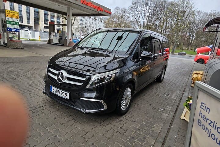 Private Transfer From Paris Hotels to Paris Airport.