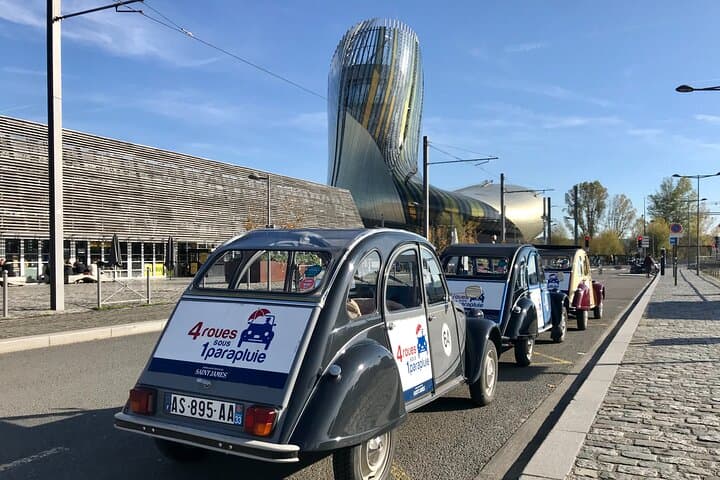 Private City Tour of Bordeaux in a Citroën 2CV - 45min
