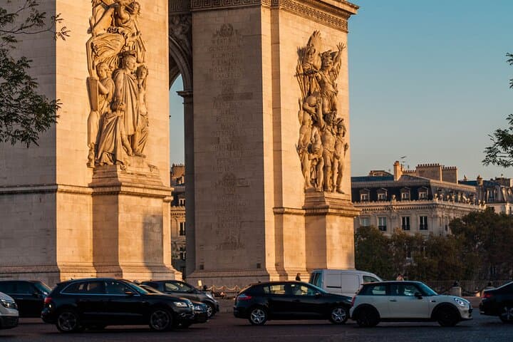 Private 4-hour City tour of Paris with Driver and Local Guide