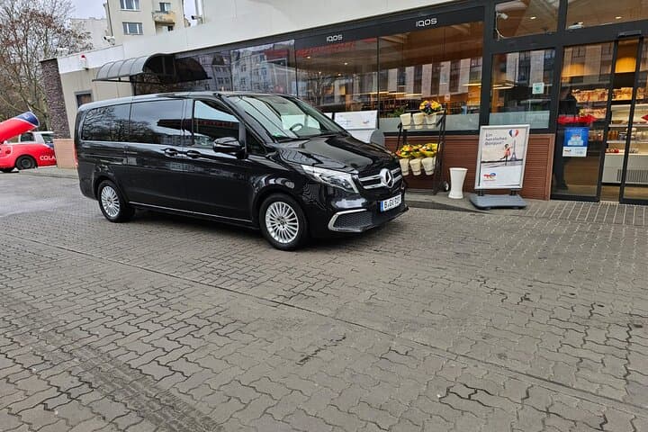 Private Transfer From Paris Hotels to Paris Airport.