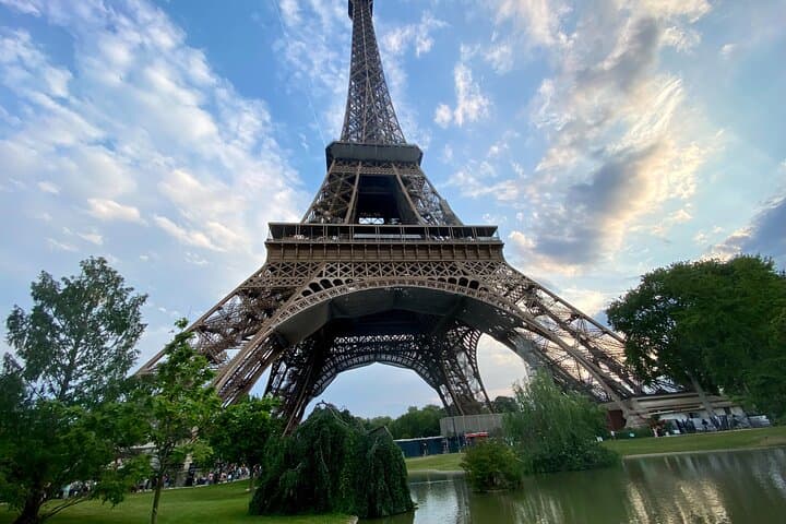 Private Eiffel Guided Tour with Hotel Pick-Up
