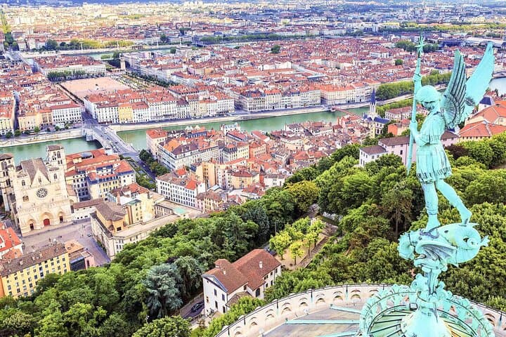 4 hours Lyon private tour with Hotel Pick up and Drop