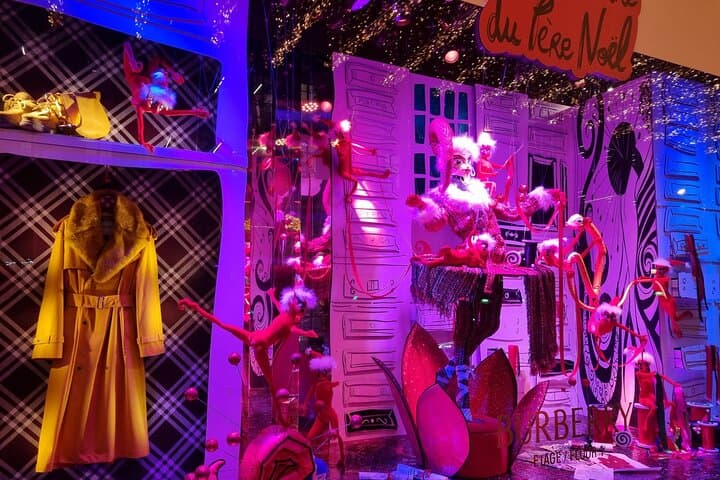 Parisian luxury, between rhinestones and sequins