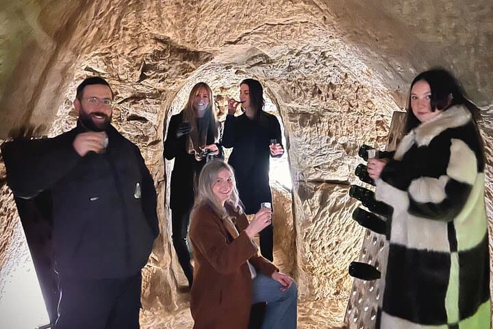 Discover our typically Champagne cellar dug out of the chalk more than 200 years ago