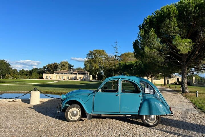 Margaux & Médoc: half day private tour in a classic car