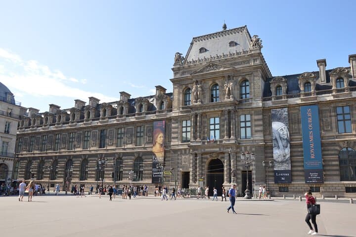 Paris: Private City Tour by Car with Driver and Guide
