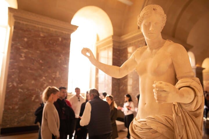 Highlights of the Louvre: Semi Private Tour with max 6 People