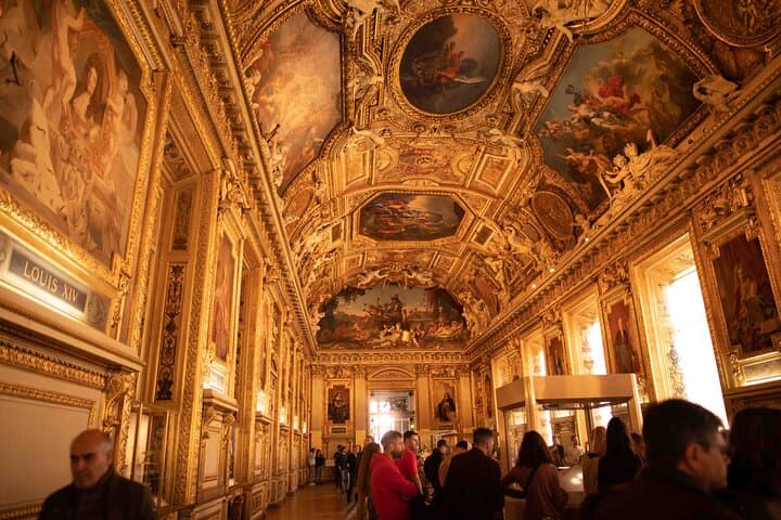 Highlights of the Louvre: Semi Private Tour with max 6 People
