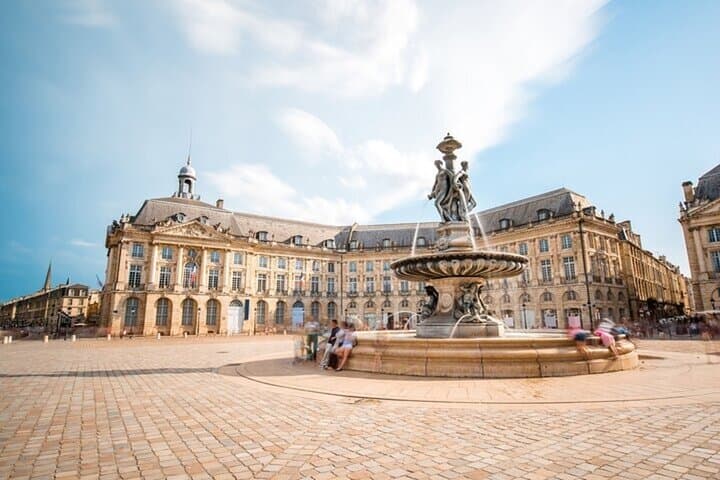 Bordeaux : Private Highlights Bike Tour With A Guide