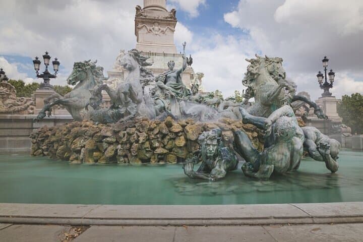 Bordeaux : Private Highlights Bike Tour With A Guide