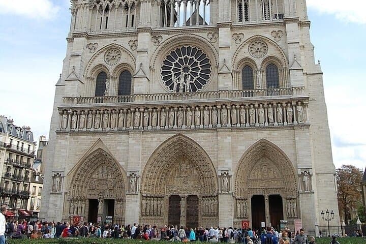 Paris Le Marais Guided Walking Tour With A Guide
