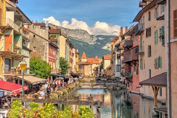 Annecy Scavenger Hunt & Highlights Self-Guided Walking Tour