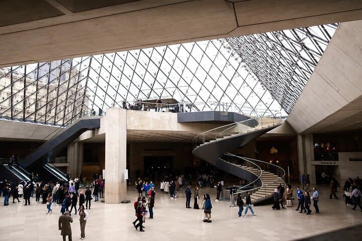 Paris Louvre Museum Private Guided Tour with Pre-Reserved Tickets