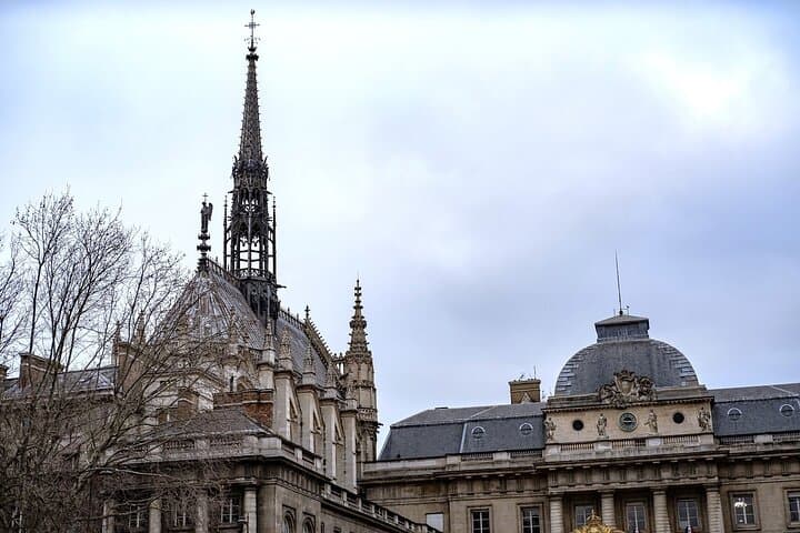 Sainte-Chapelle and Conciergerie Guided Tour with Ticket in Paris