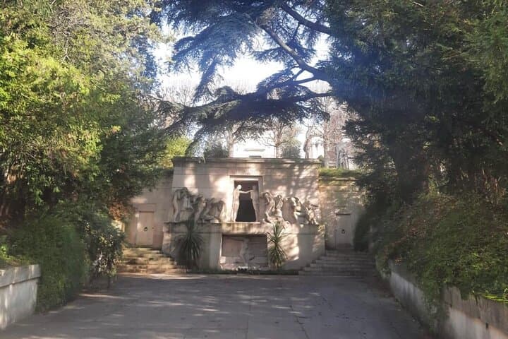Path towards the Ossuary at Père Lachaise Cemetery