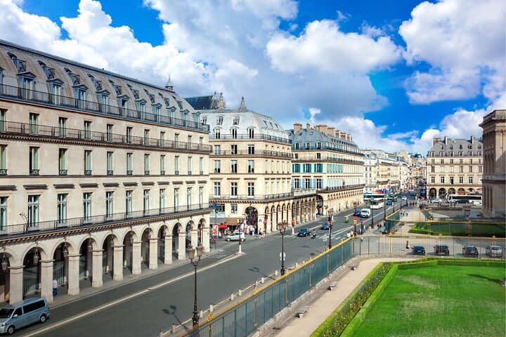 Paris: 3 hours Tour with an APP