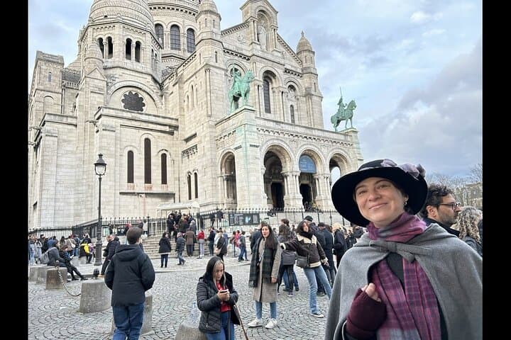 Private Walking Tour of Montmartre and Sacré-Cœur Visit
