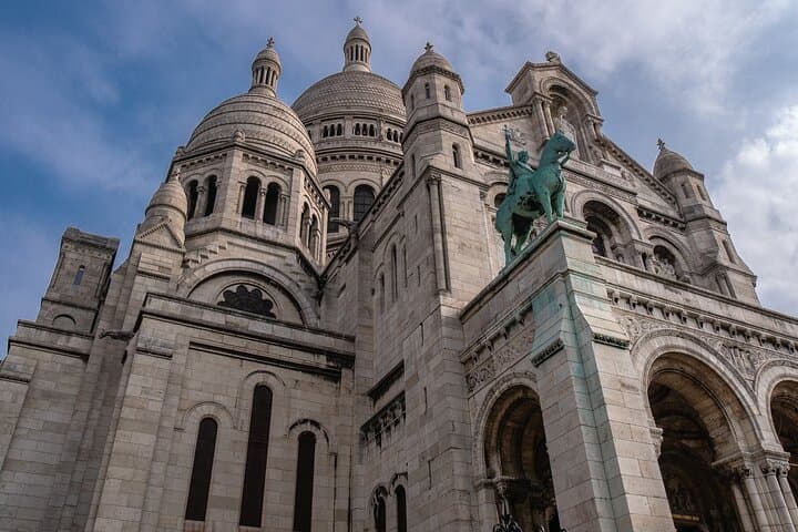 Private day trip: Le Havre to Paris and back, local driver