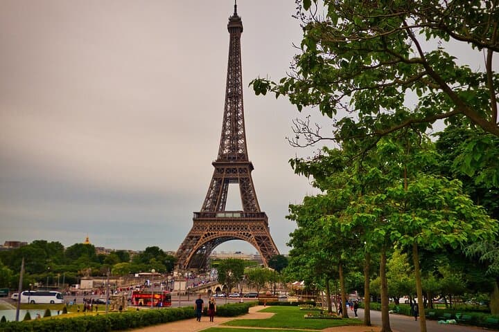 Christmas Flow Movie Locations Private Tour in Paris