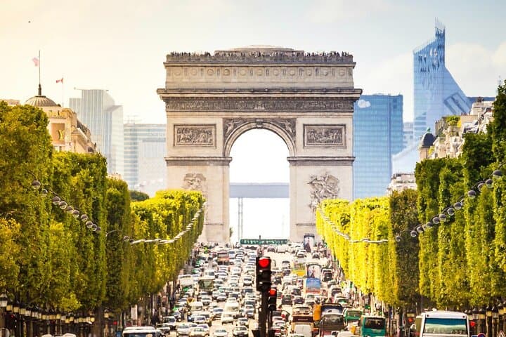 Christmas Flow Movie Locations Private Tour in Paris