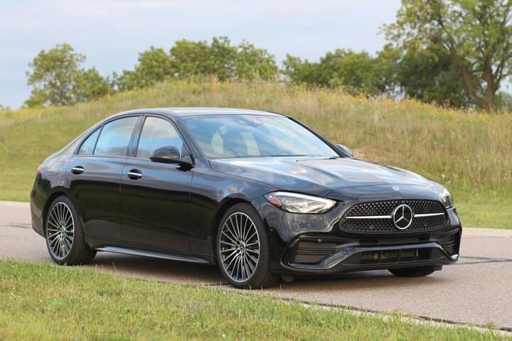 Round-Trip Private Transfer Paris CDG or ORY to Rouen City by Business Car
