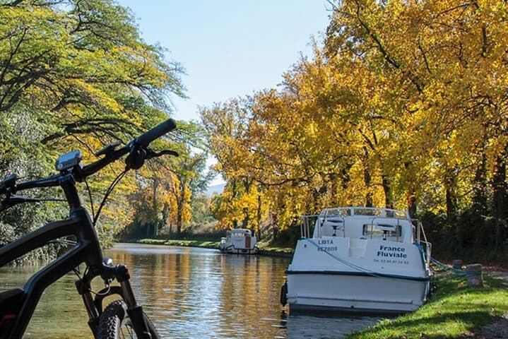 Scenic E-Bike Ride to a Hilltop Village from Toulouse