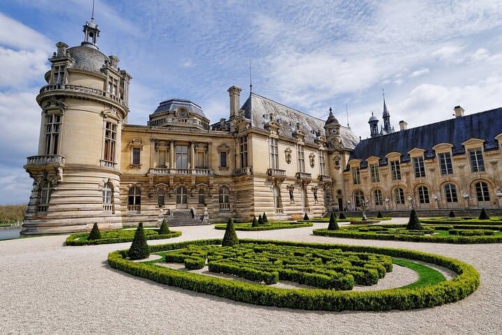 Private day trip from Paris to the Château de Chantilly and back