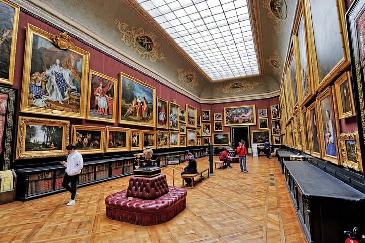 Private day trip from Paris to the Château de Chantilly and back