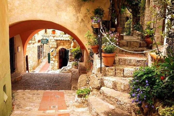 Typical alley Èze Village
