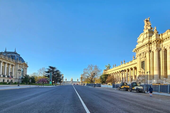 Paris Without People - Sunrise Bike Tour & Breakfast