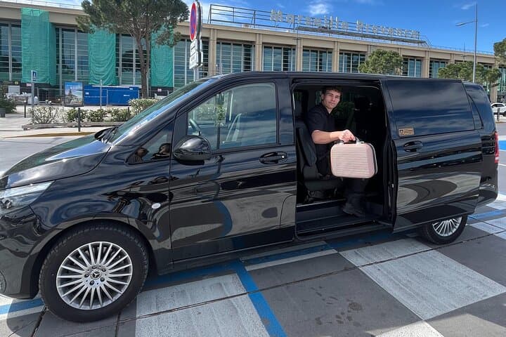 Transfer from the Port to the Airport, Marseille city or AIX TGV