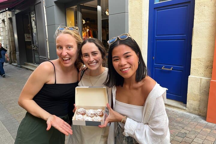 Traditional Gourmet Food & Wine Tour in Bordeaux