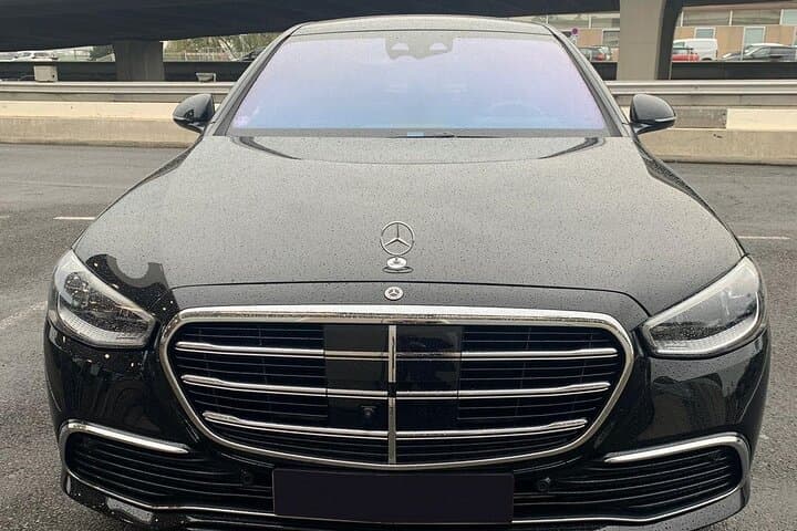 Private Chauffeured Transfer between CDG Airport and Paris