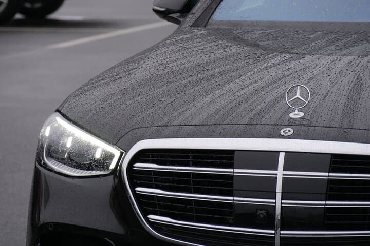 Private Chauffeured Transfer between CDG Airport and Paris