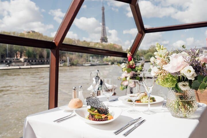 Bateaux Mouches® Lunch Cruise on the Seine River in Paris