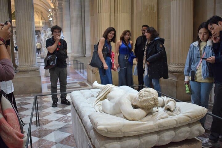 Louvre Museum Small Group Guided Tour with Pre-Booked Tickets