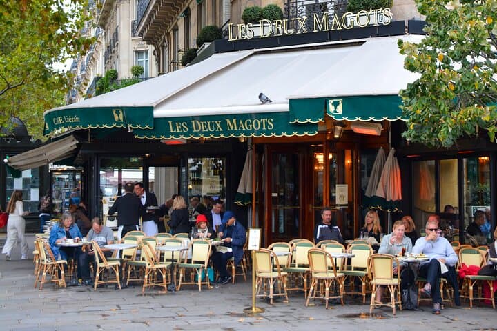 Paris Latin quarter: Private walking tour with a local guide