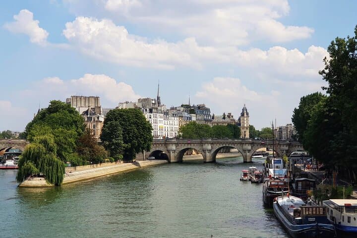 Leisurely Paris 5 Day Slow Travel Guided Tour in Paris