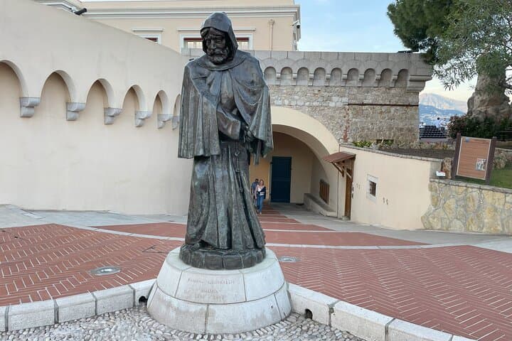 monument near Prince's Palais