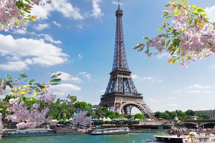 Paris Delights from Le Havre Port including Deluxe River Cruise