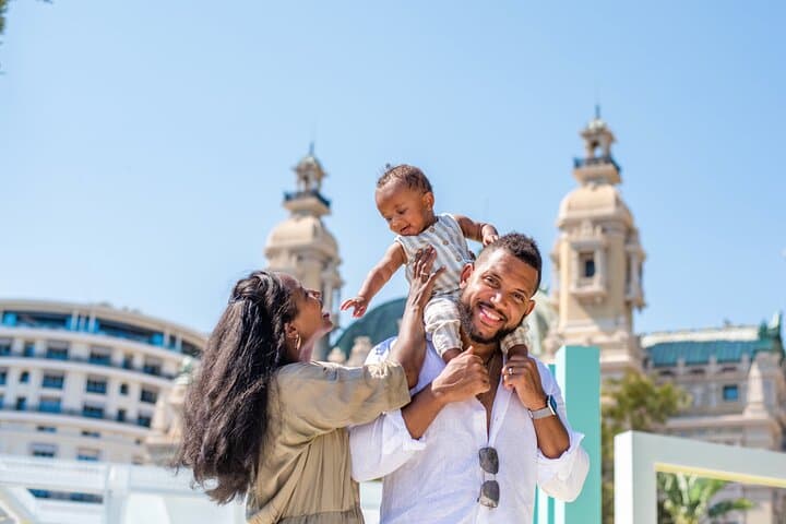 Private Photoshoot with a Professional Photographer in Cannes