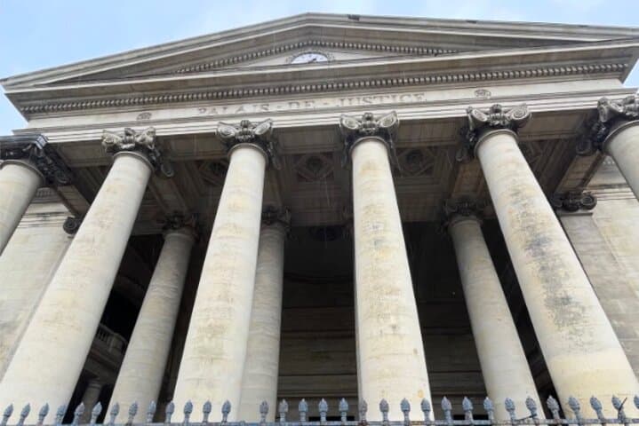 Caen Self-Guided City Walking Tour & Scavenger Hunt