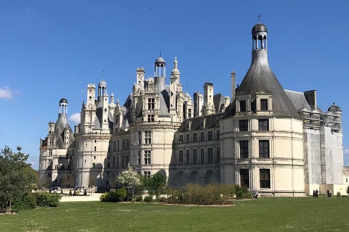 Loire Valley's Castles Chambord and Chenonceau Private Tour