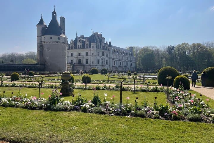 Loire Valley's Castles Chambord and Chenonceau Private Tour