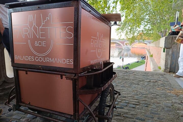 Our faithful cart rides on the banks of the Garonne.